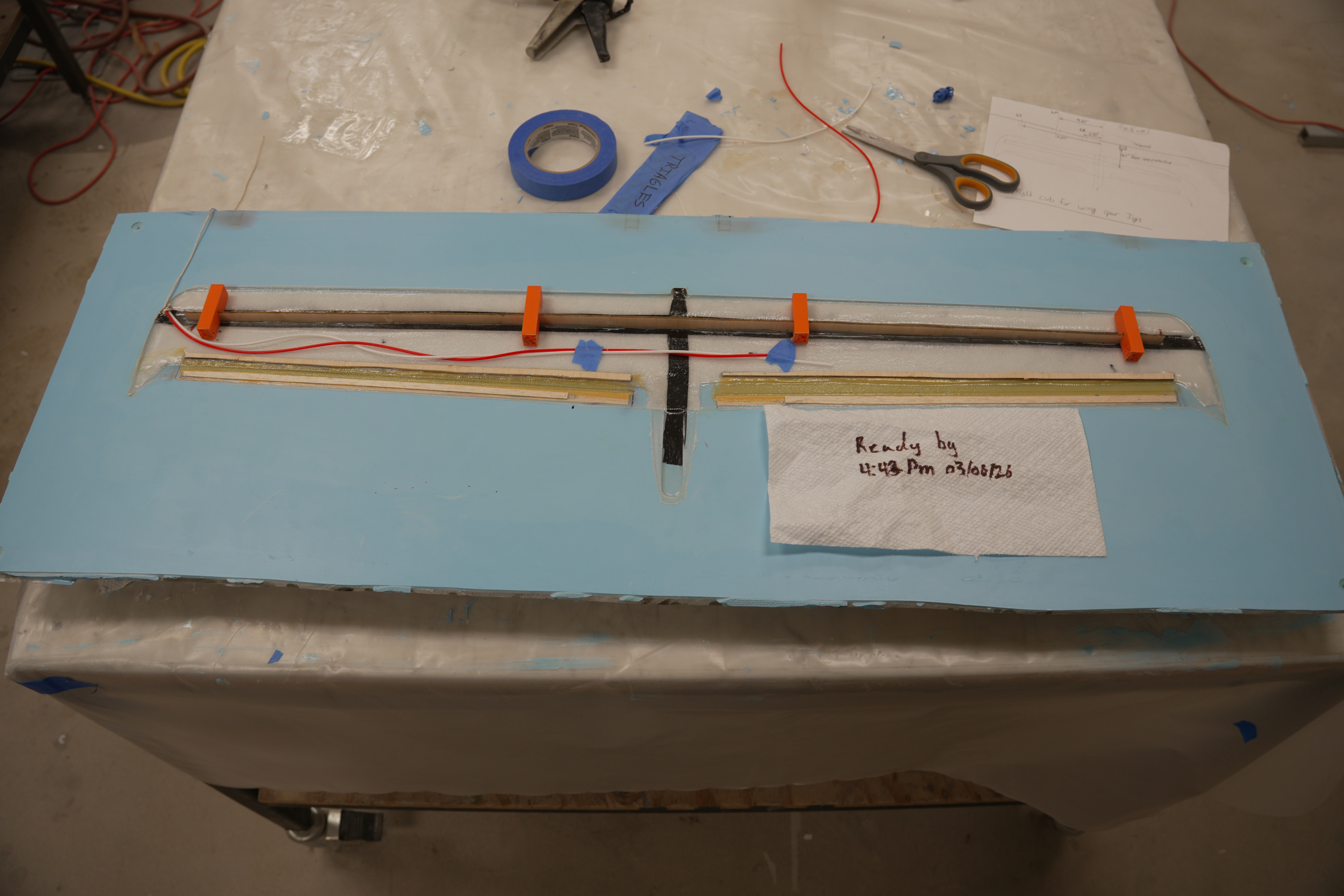 Wing mold structure and shear web