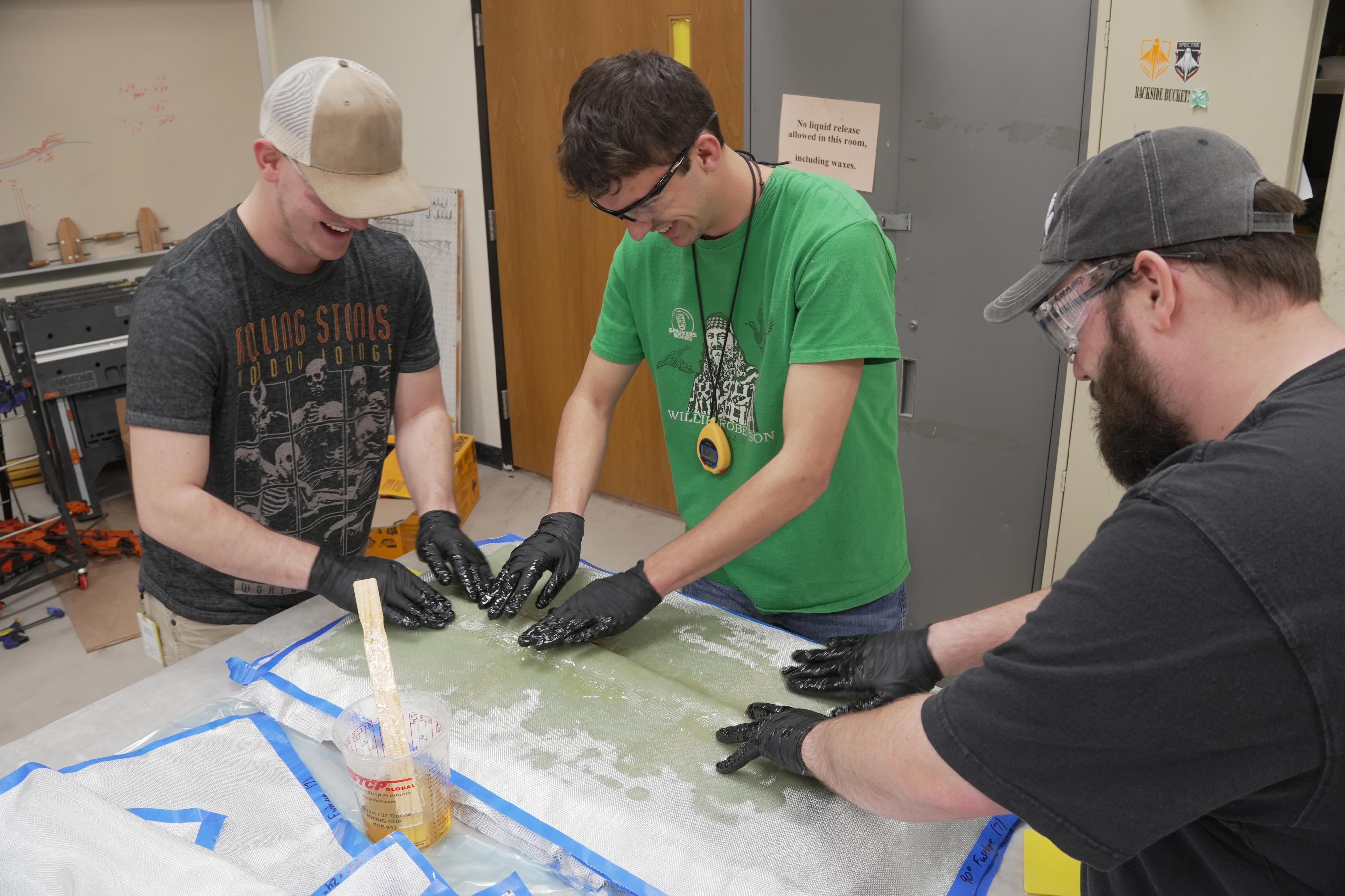 Applying tooling glass layers to the mold